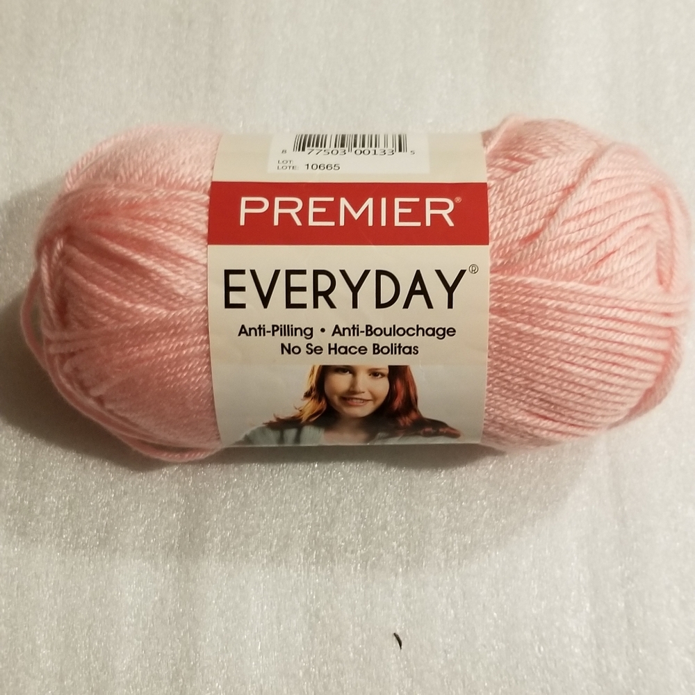 Single pink yarn skein Anti piling yarn 4 ply